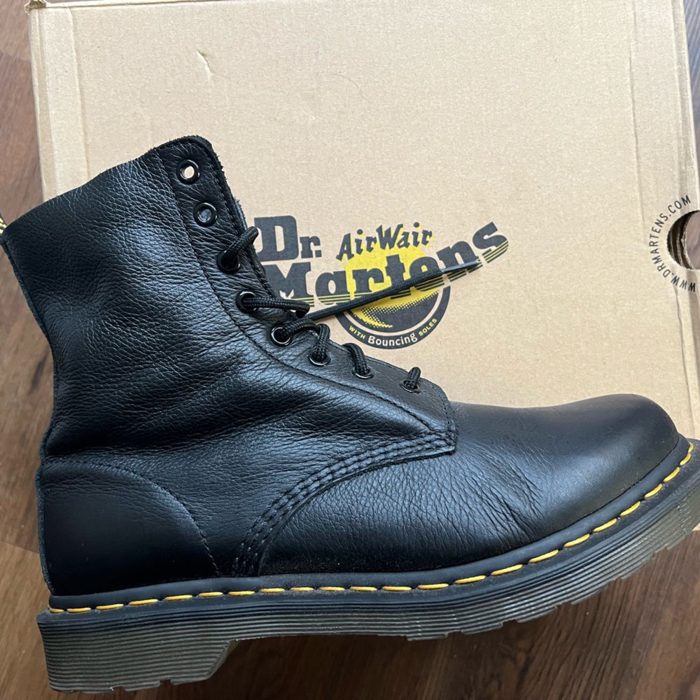 Dr. Martens Soft Leather 8 eye 1460 Pascal size 10